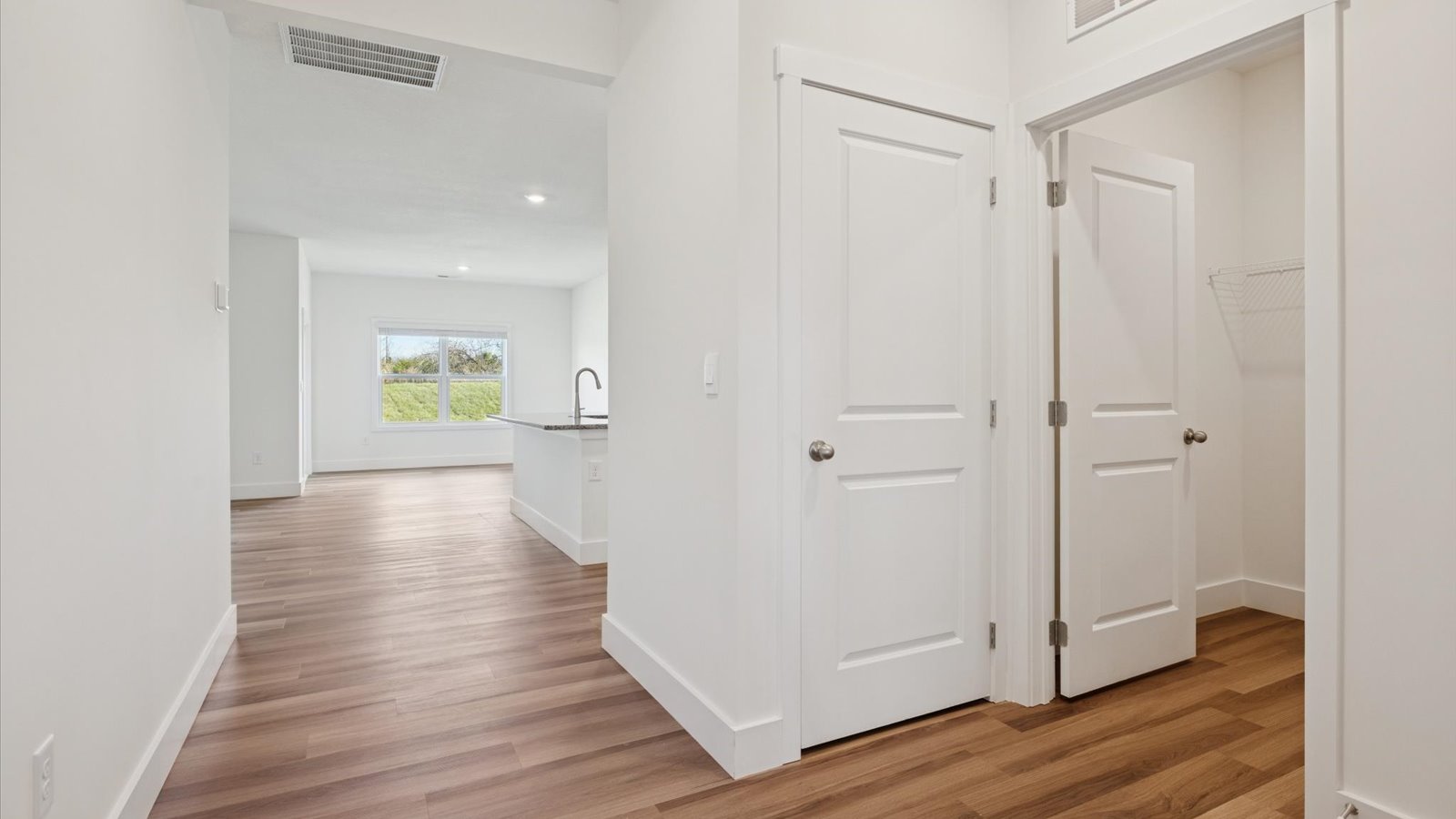 Spacious front foyer and entryway space