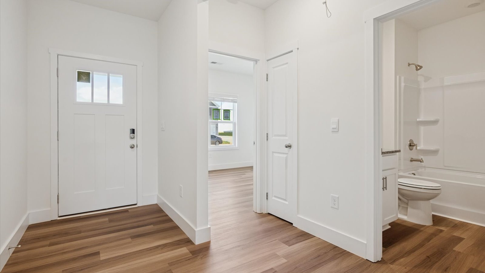 Spacious front foyer and entryway space