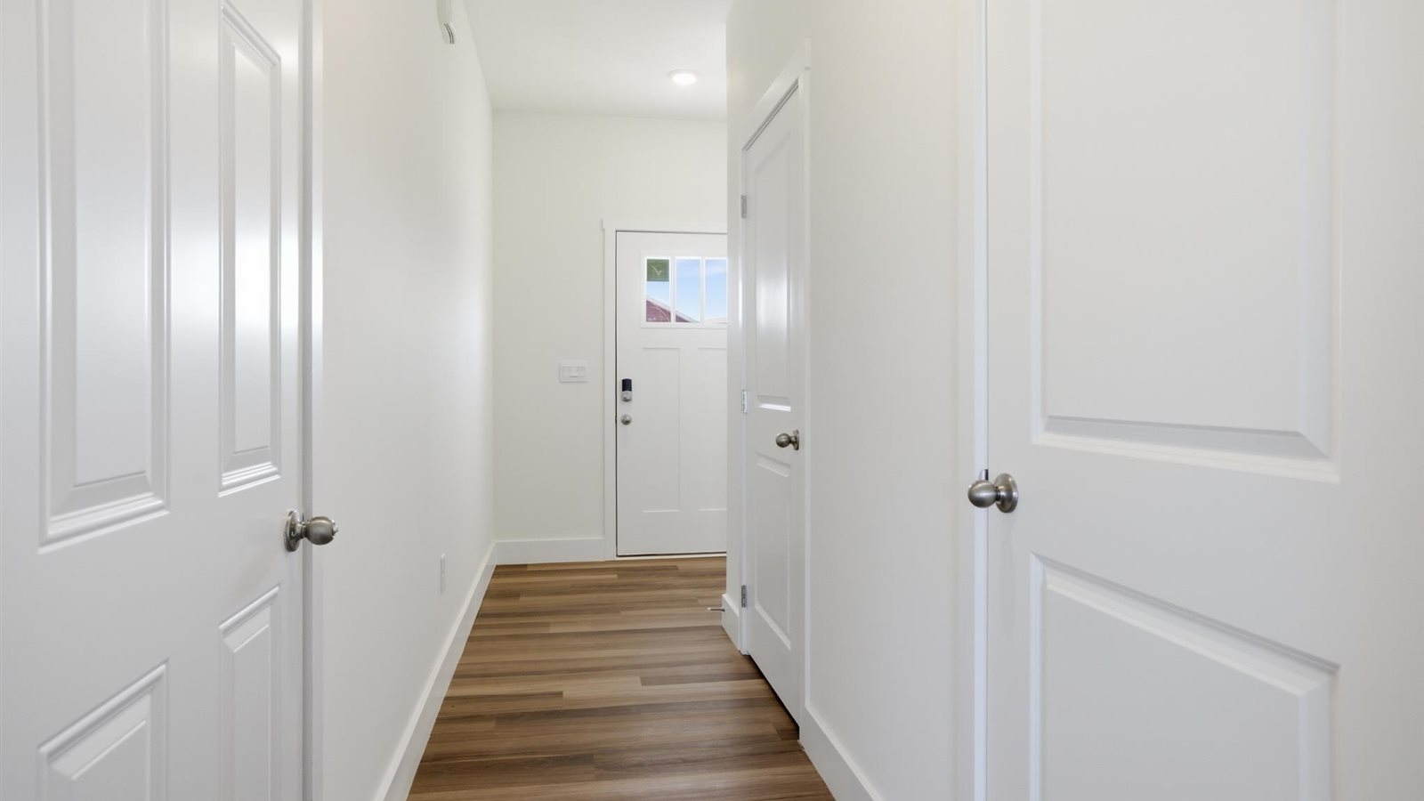 Front foyer and entryway space
