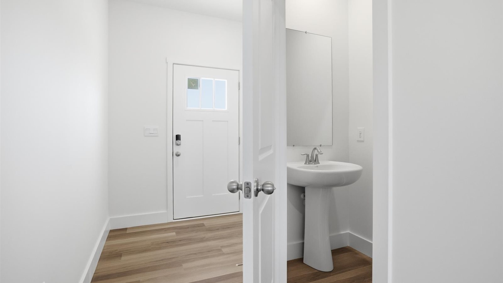 Front foyer and entryway space