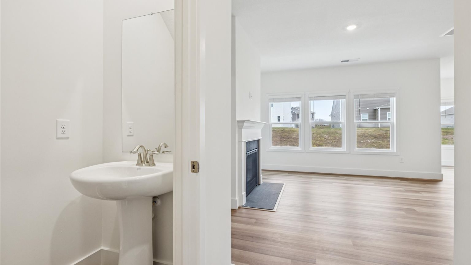 Front foyer and entryway space
