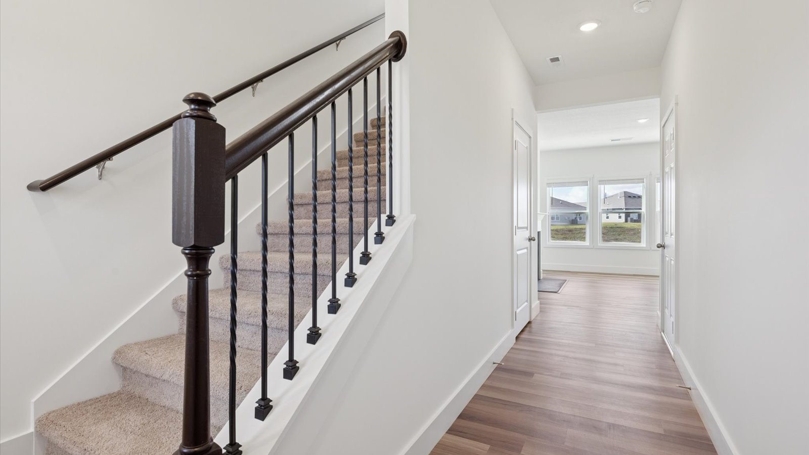 Spacious front foyer and entryway space