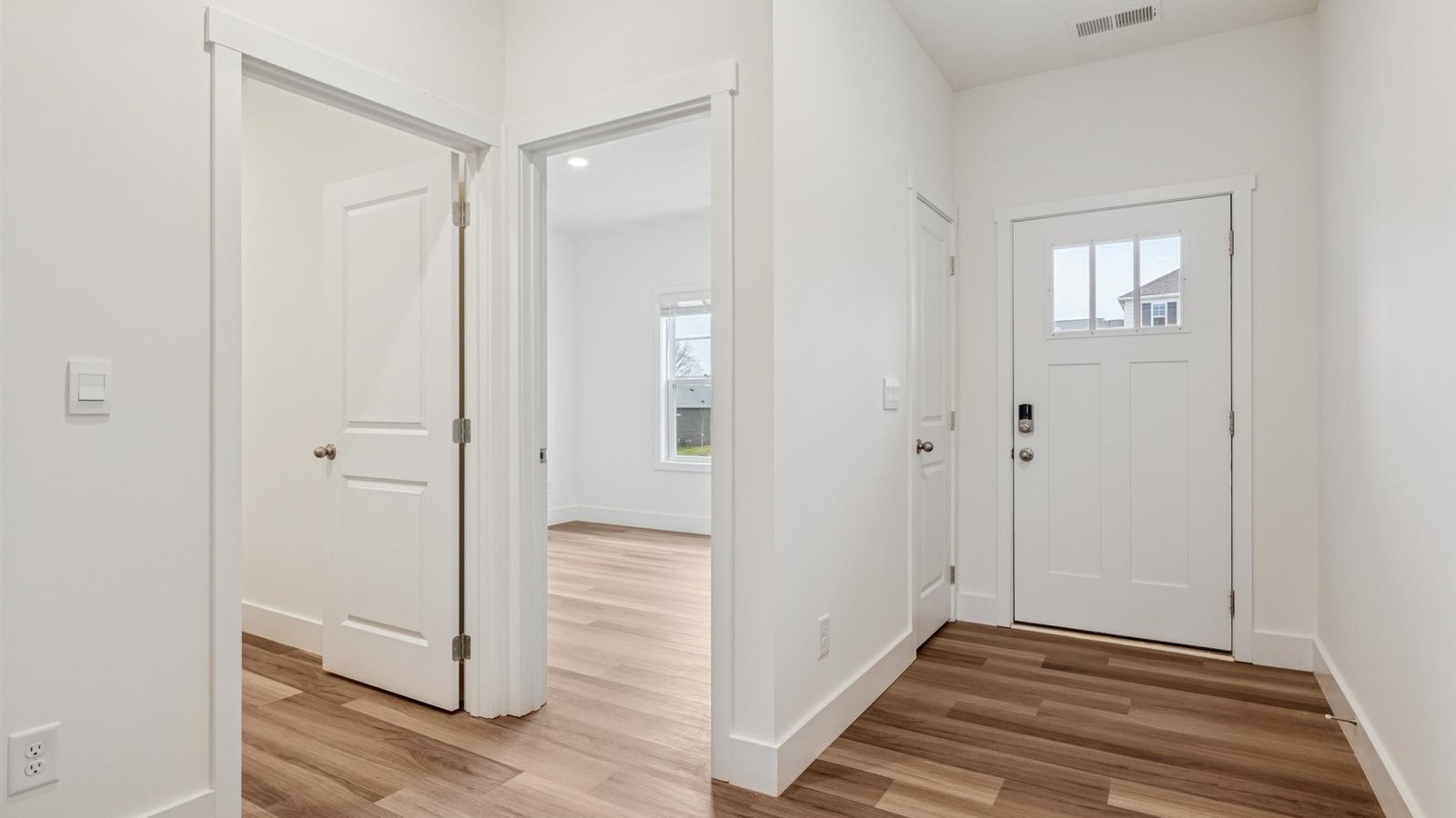 Spacious front foyer and entryway space