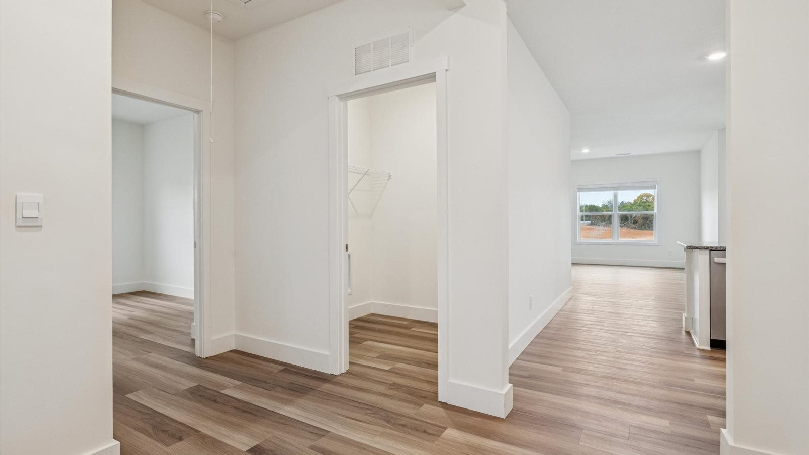 Spacious front foyer and entryway space