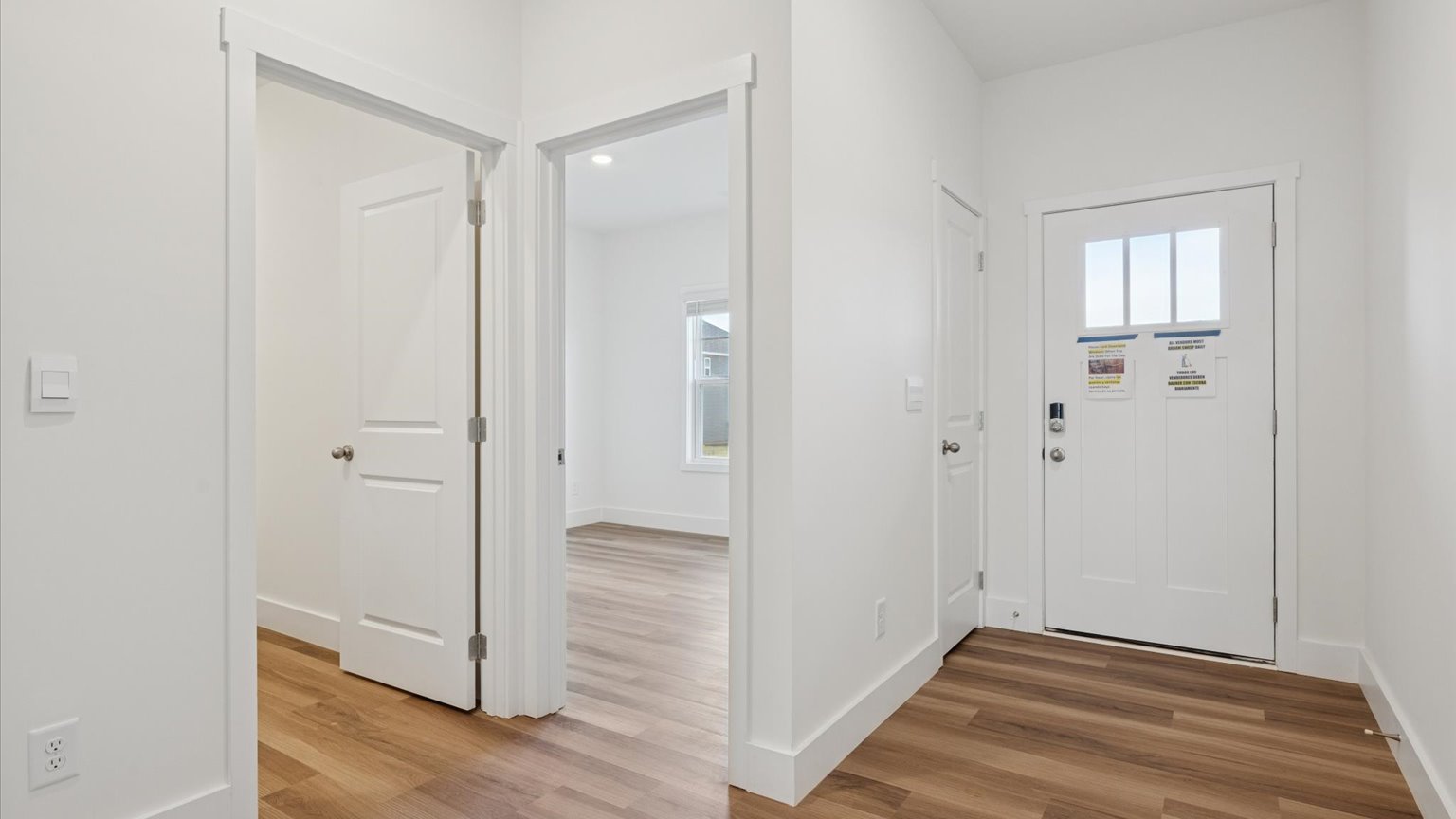 Front foyer and entryway space