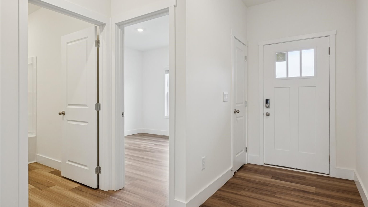 Front foyer and entryway space