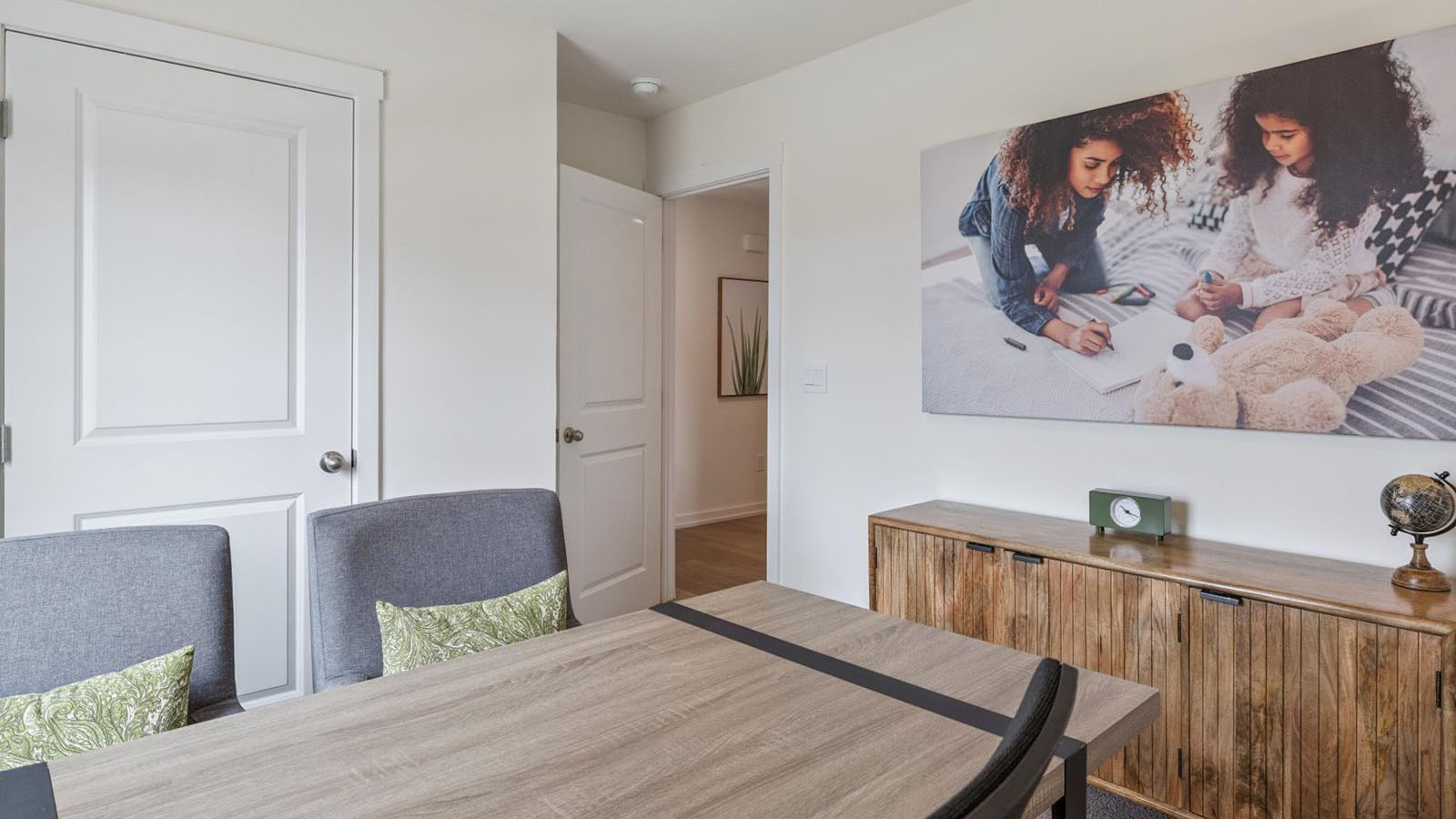 Guest bedroom 2 with plush carpet floors