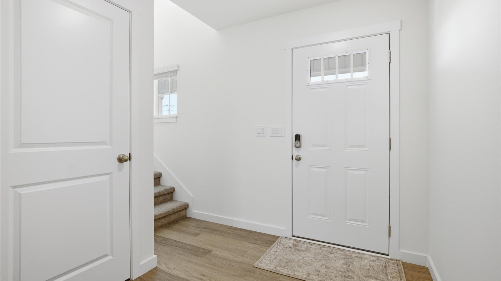 Front foyer and entryway space