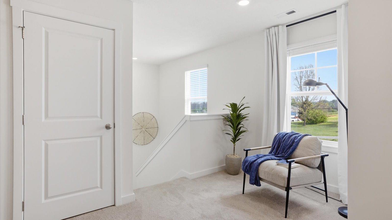 spacious upstairs loft landing area