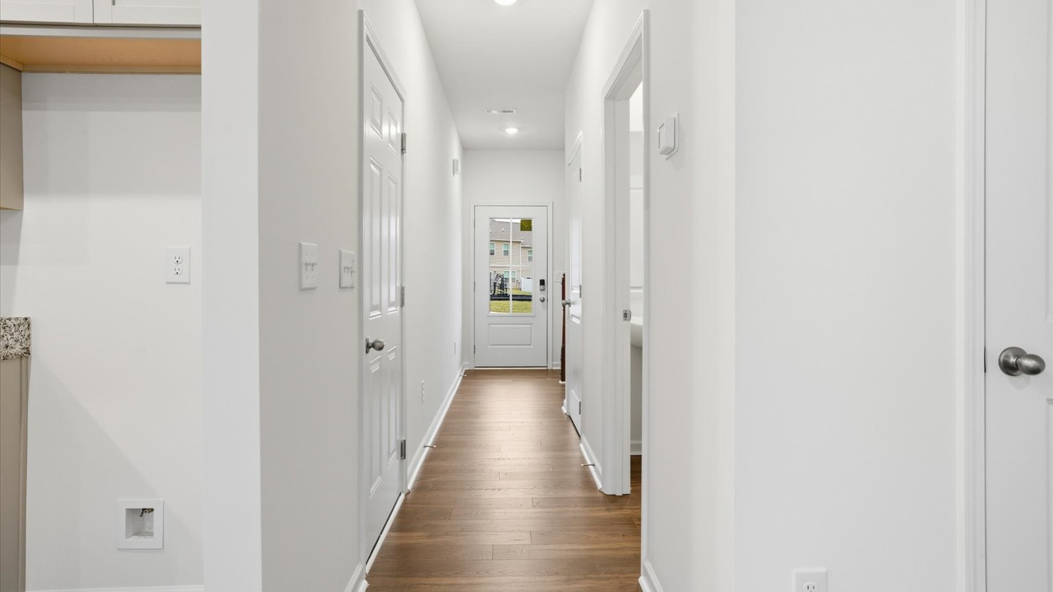 Front foyer and entryway space