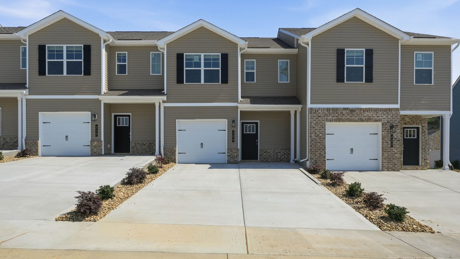 206 JACE WAY exterior