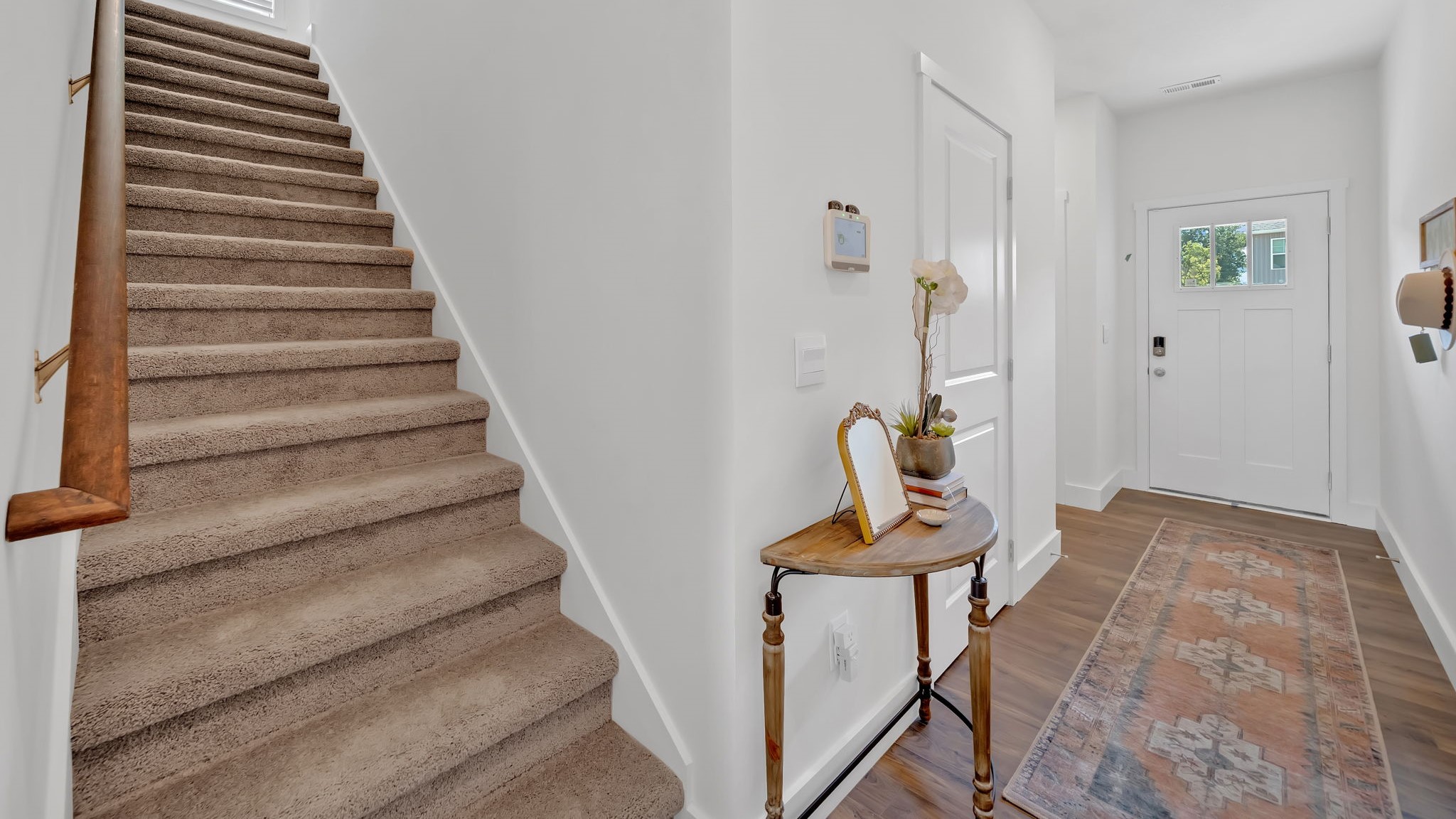 Spacious front foyer and entryway space