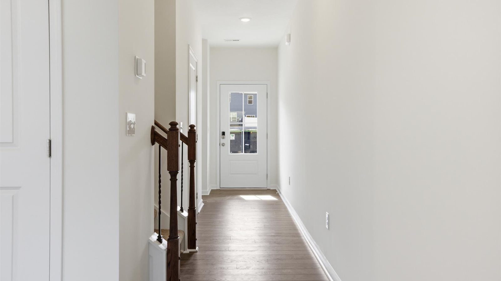 Front foyer and entryway space
