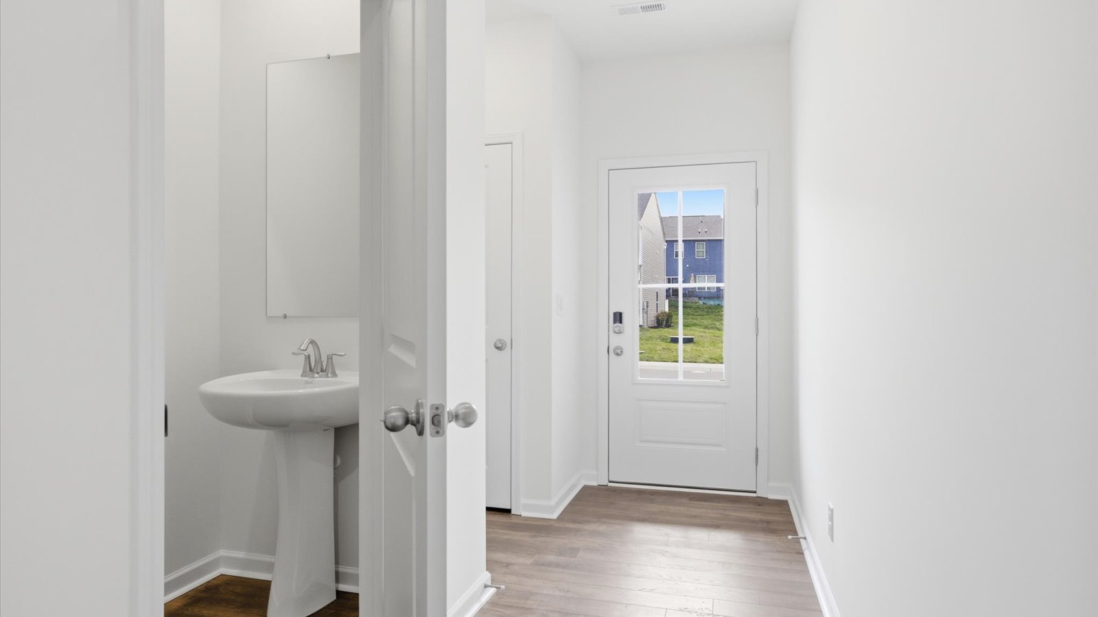 Front foyer and entryway space