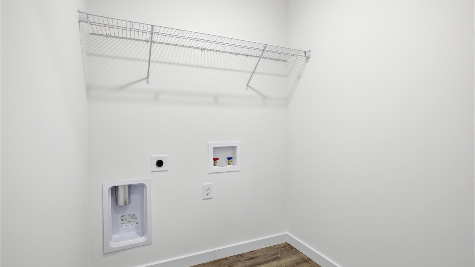 laundry room with washer and dryer connections