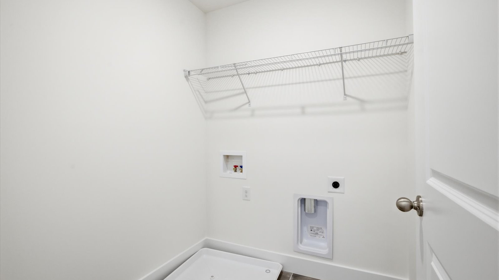 laundry room with washer and dryer connections
