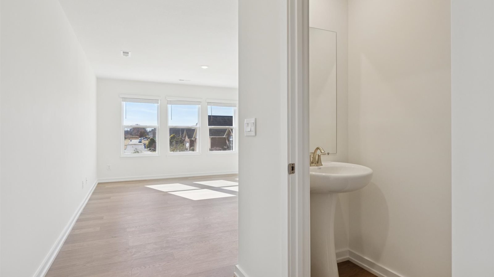 Front foyer and entryway space