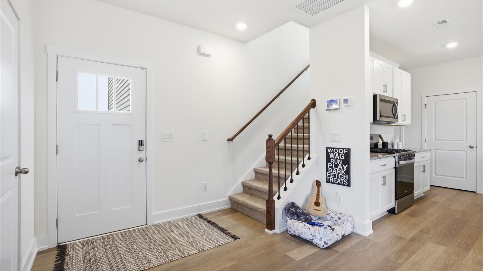 Front foyer and entryway space