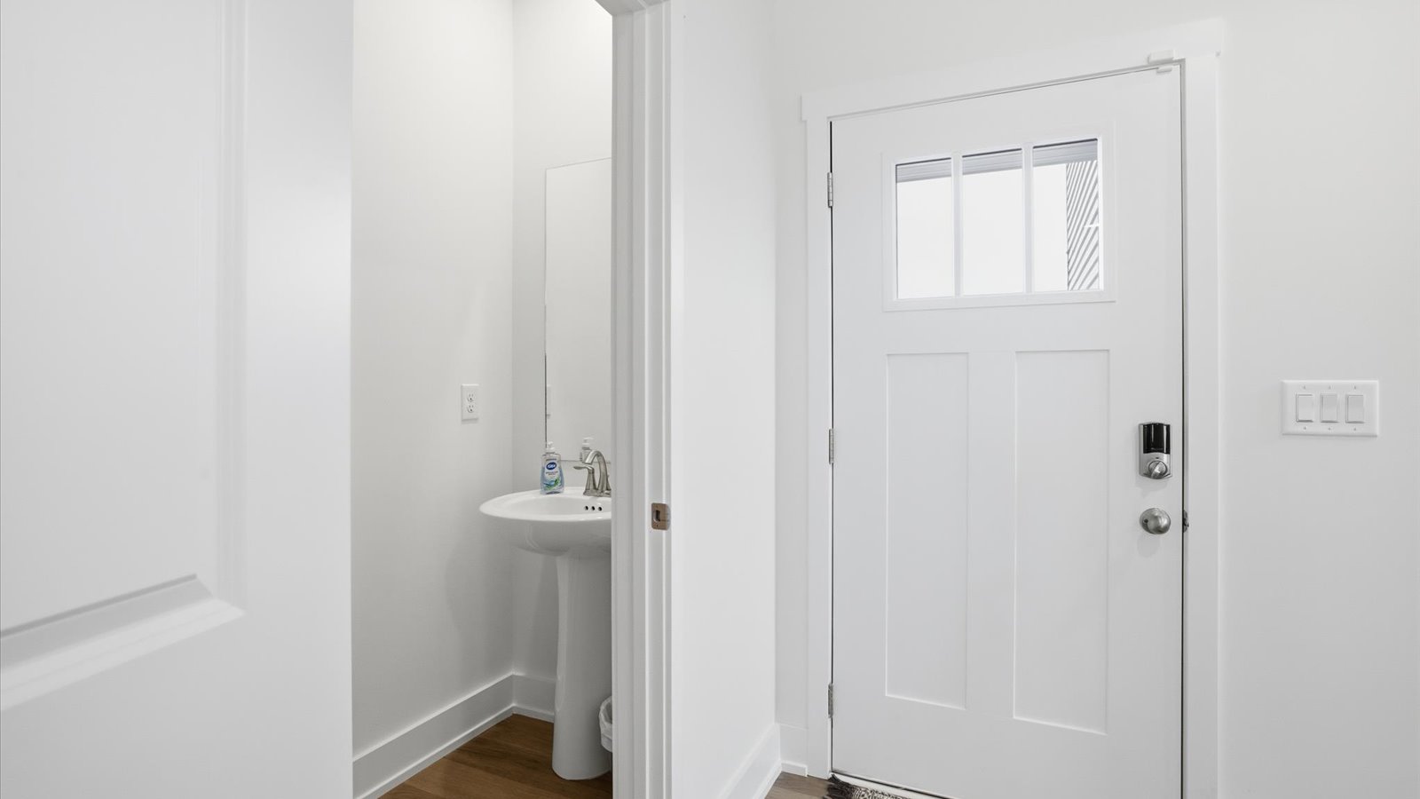 Front foyer and entryway space