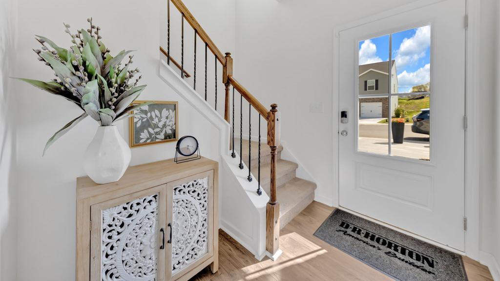 Front foyer and entryway space