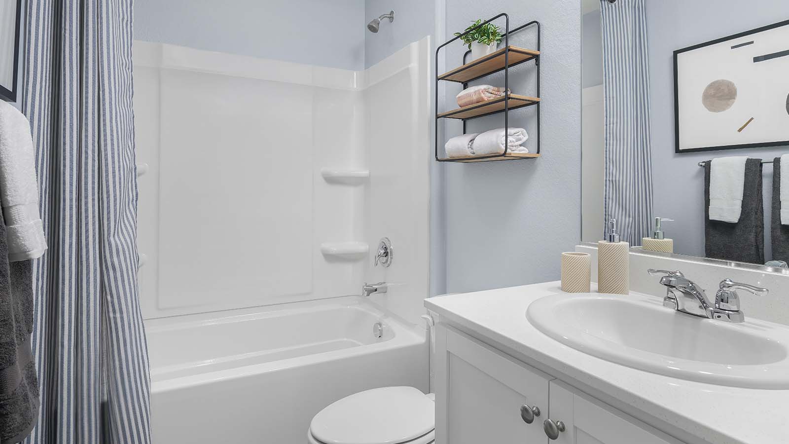 Harvest Hills II Redwood Plan Secondary Bathroom