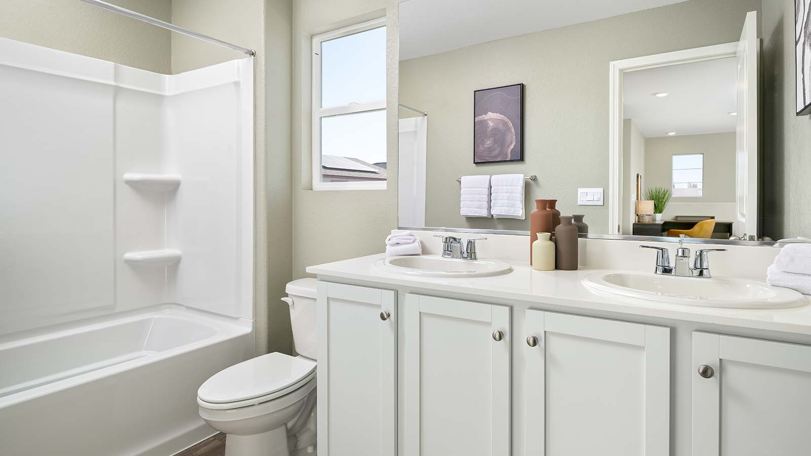 Heritage Collection II Sierra Plan Upstairs Bathroom