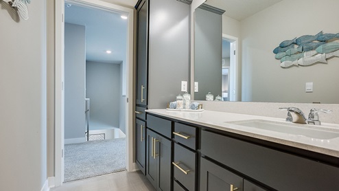Upper level hall bath.