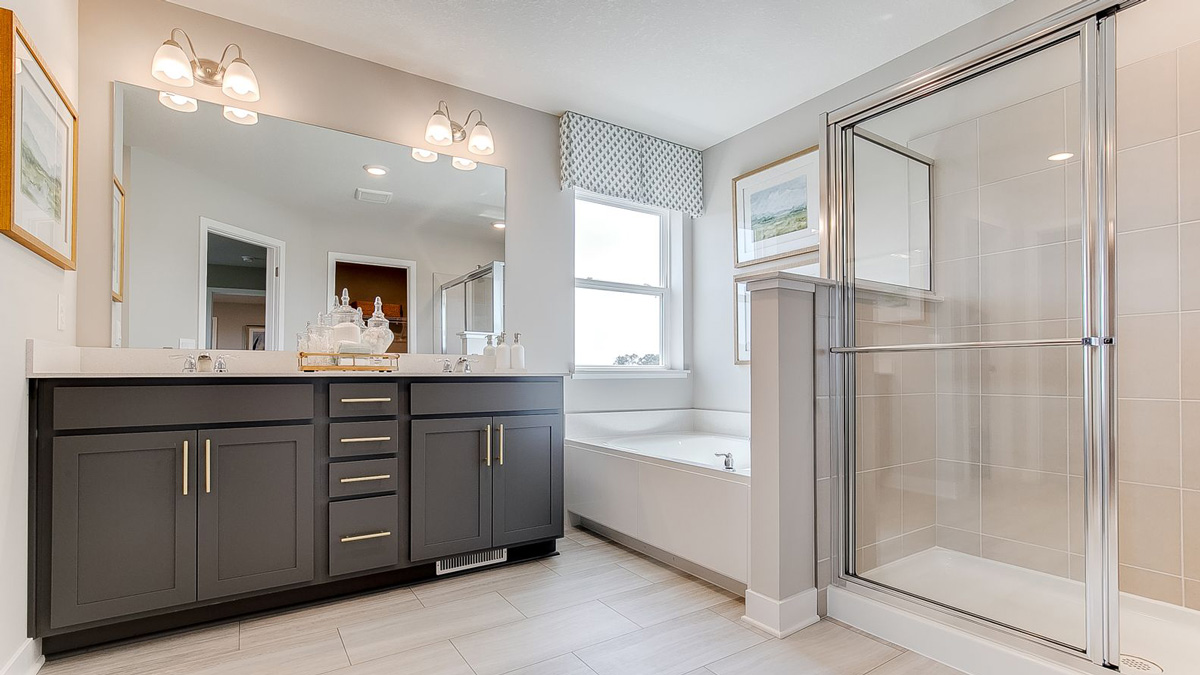 Private bedroom suite bathroon.