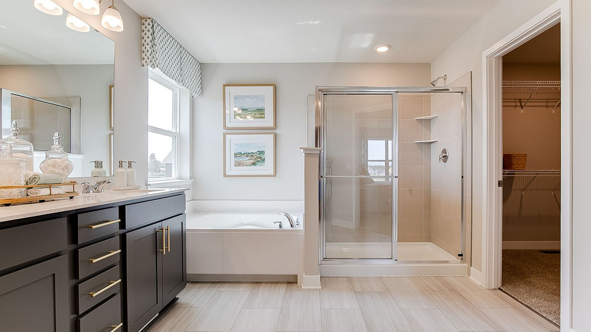 Private bedroom suite bathroon.