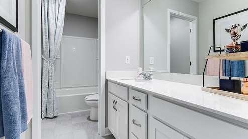 hall bath on the upper level with a tub and shower combo.