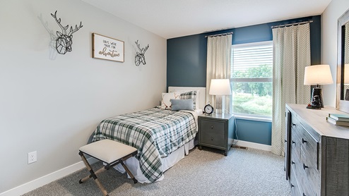 Secondary bedroom.
