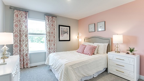Secondary bedroom.