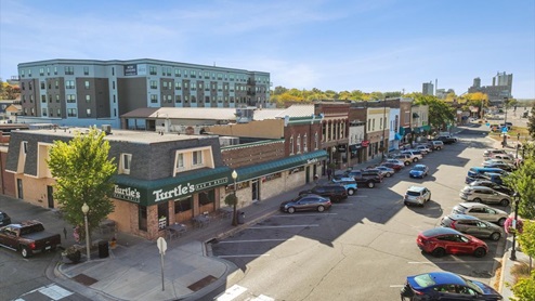 Downtown Shakopee restaurants and shops.