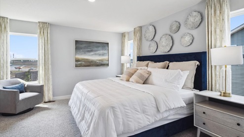 Upper level bedrooms suite with private bath and walk in closet.