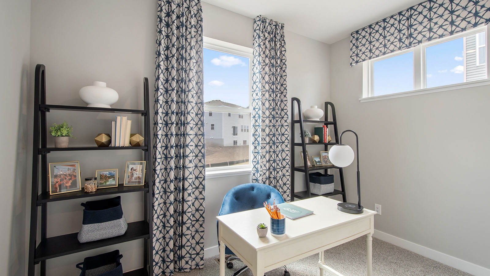 Study or pocket office.