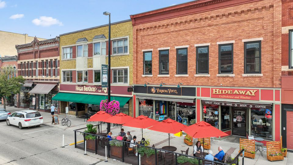Restaurants and shops in Northfield.