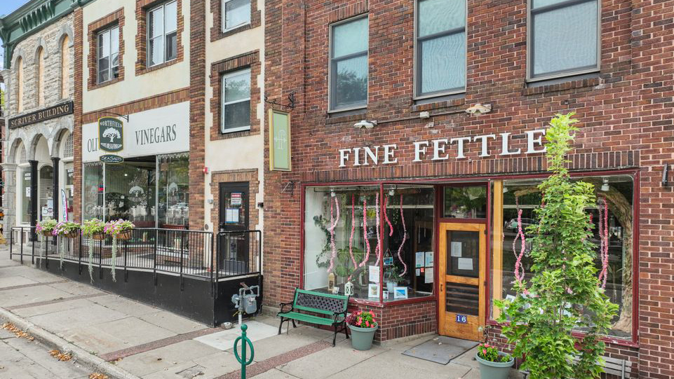 Restaurants and shops in Northfield.
