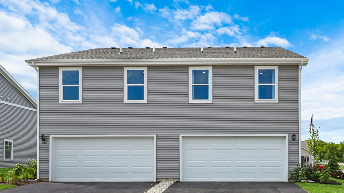 Richmond-model-Canopy-Hill-back-exterior