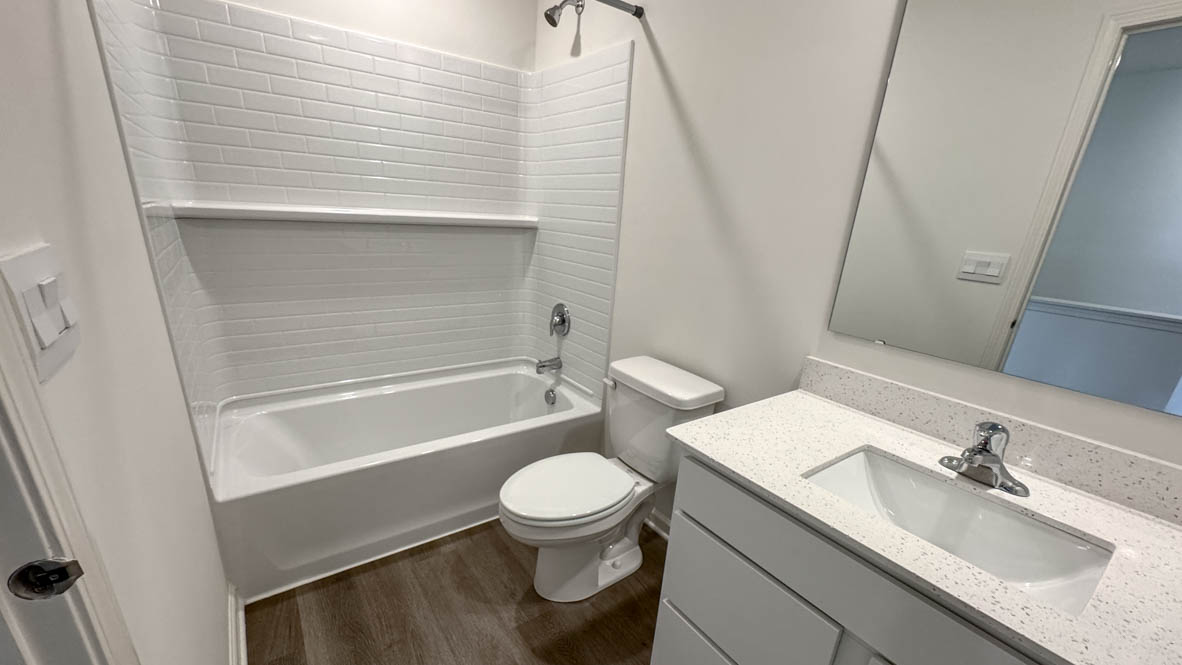 secondary full bath with single bowl vanity