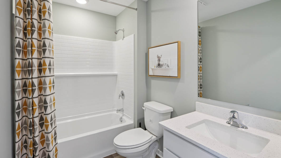 secondary upper level full bathroom