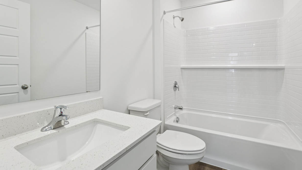 Secondary full bathroom