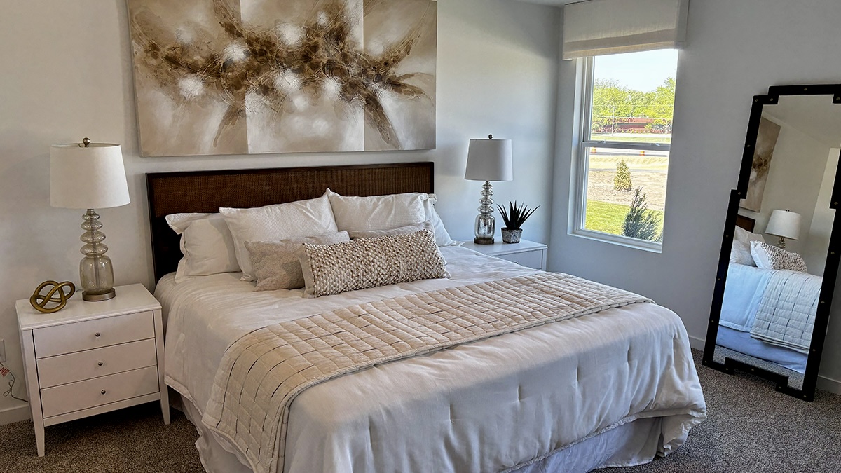 bedroom with carpeted flooring