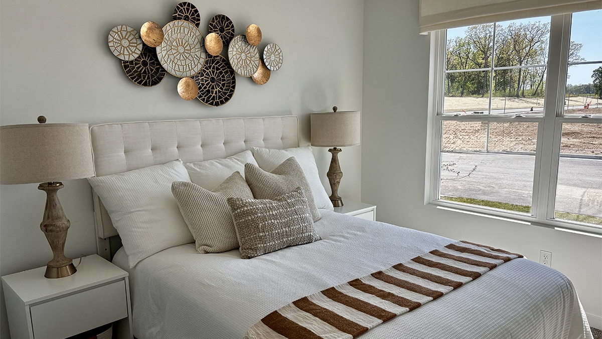 bedroom with carpeted flooring