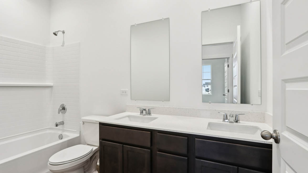 secondary full bathroom