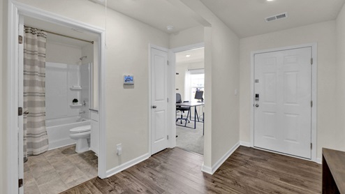 Guest bathroom off hallway between both guest rooms