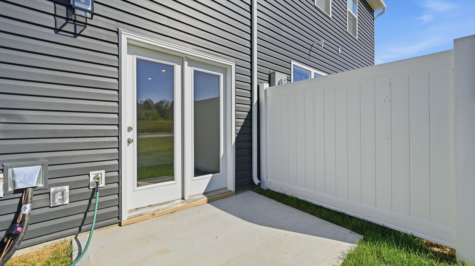 Altamont Exterior
