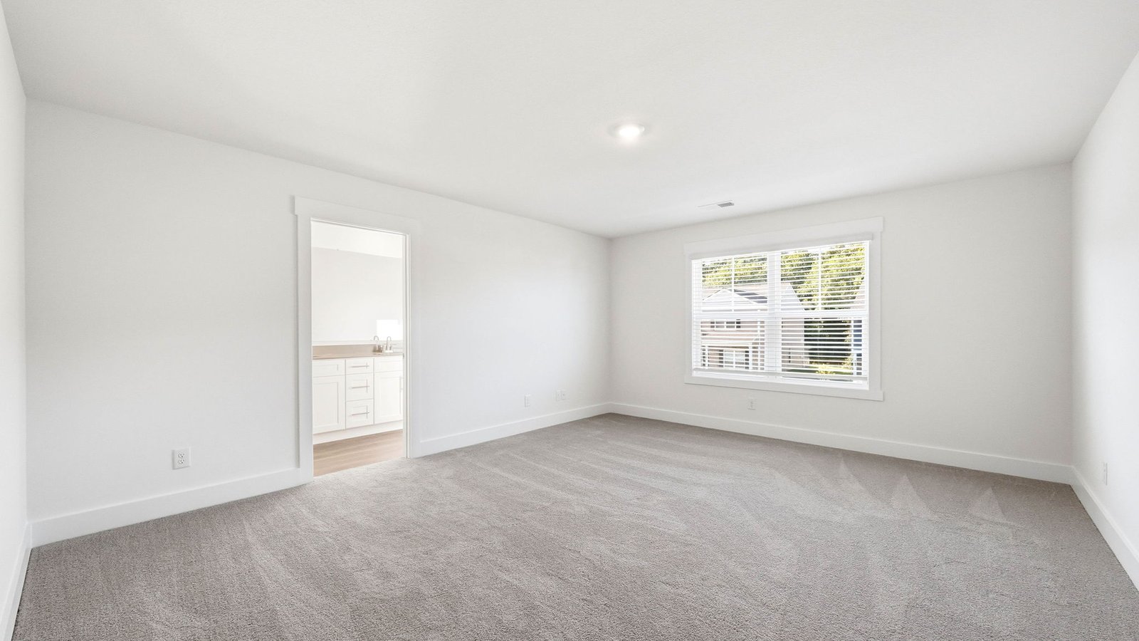 Bedroom with swindow