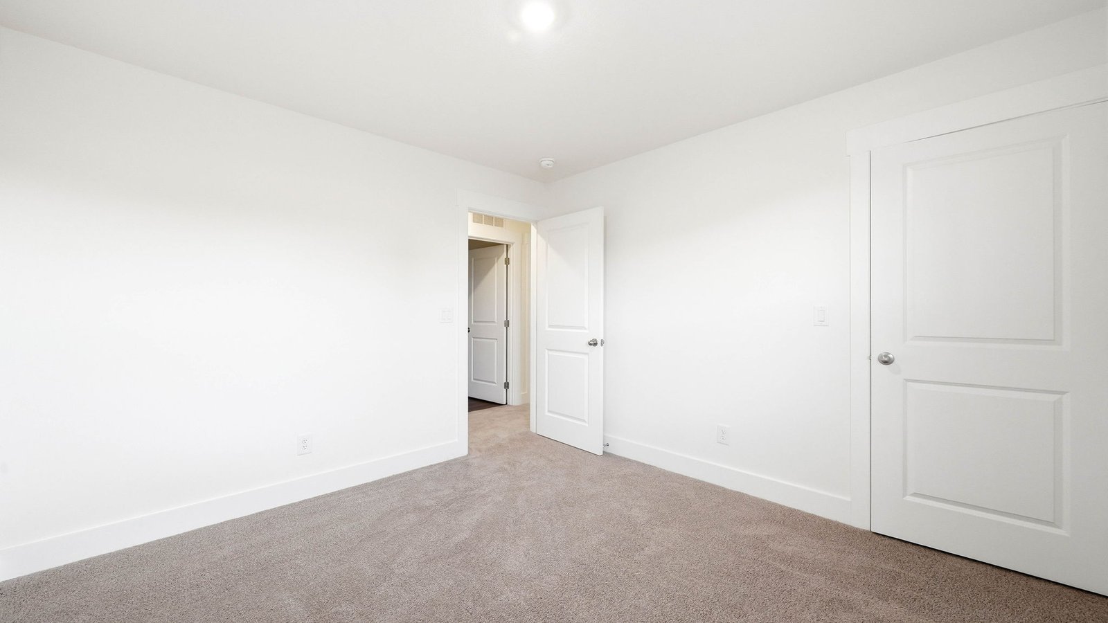 Bedroom with carpet