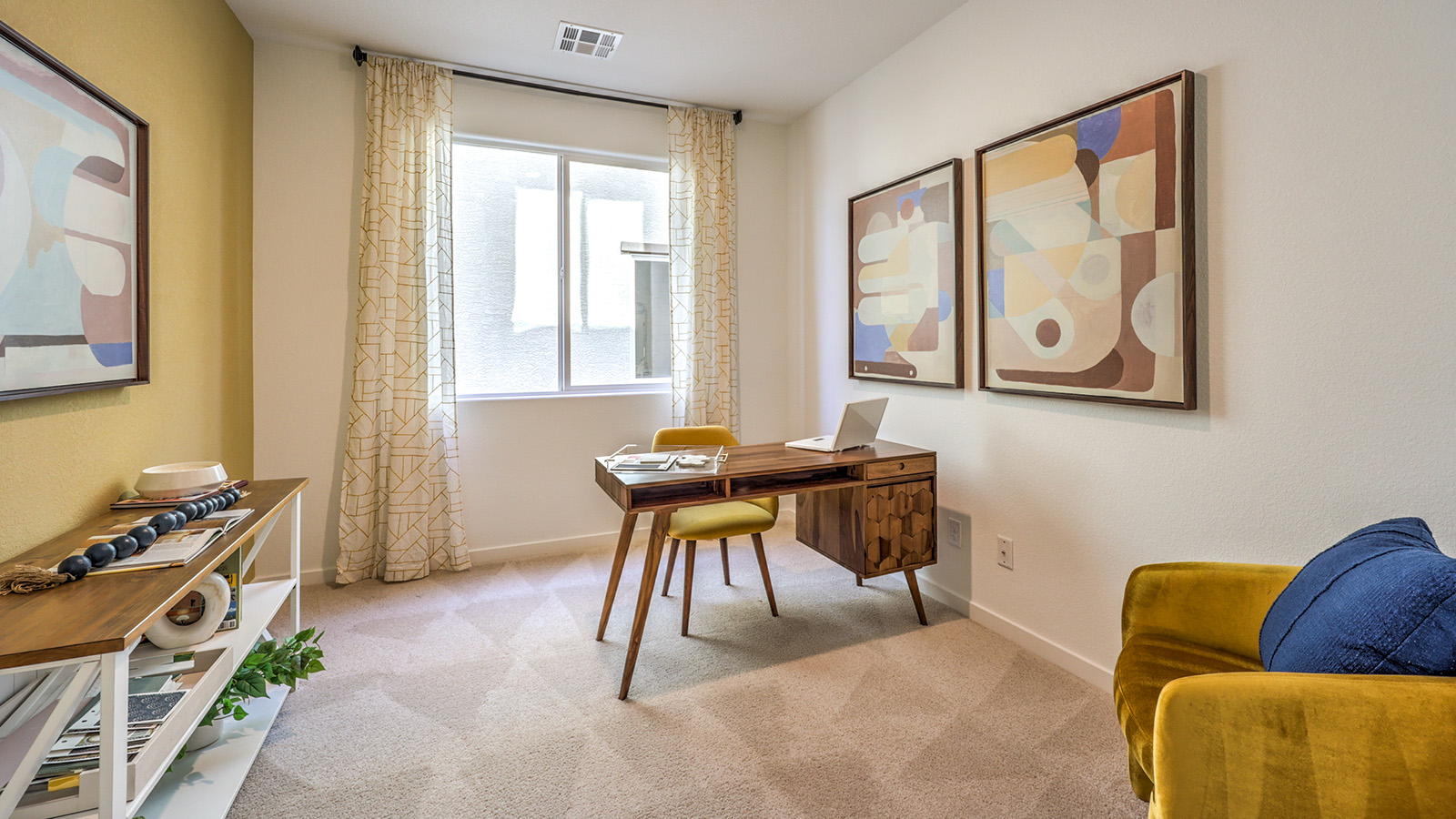 The Bonus Room in our Tropical Falls 2660 plan with carpet flooring and windows.