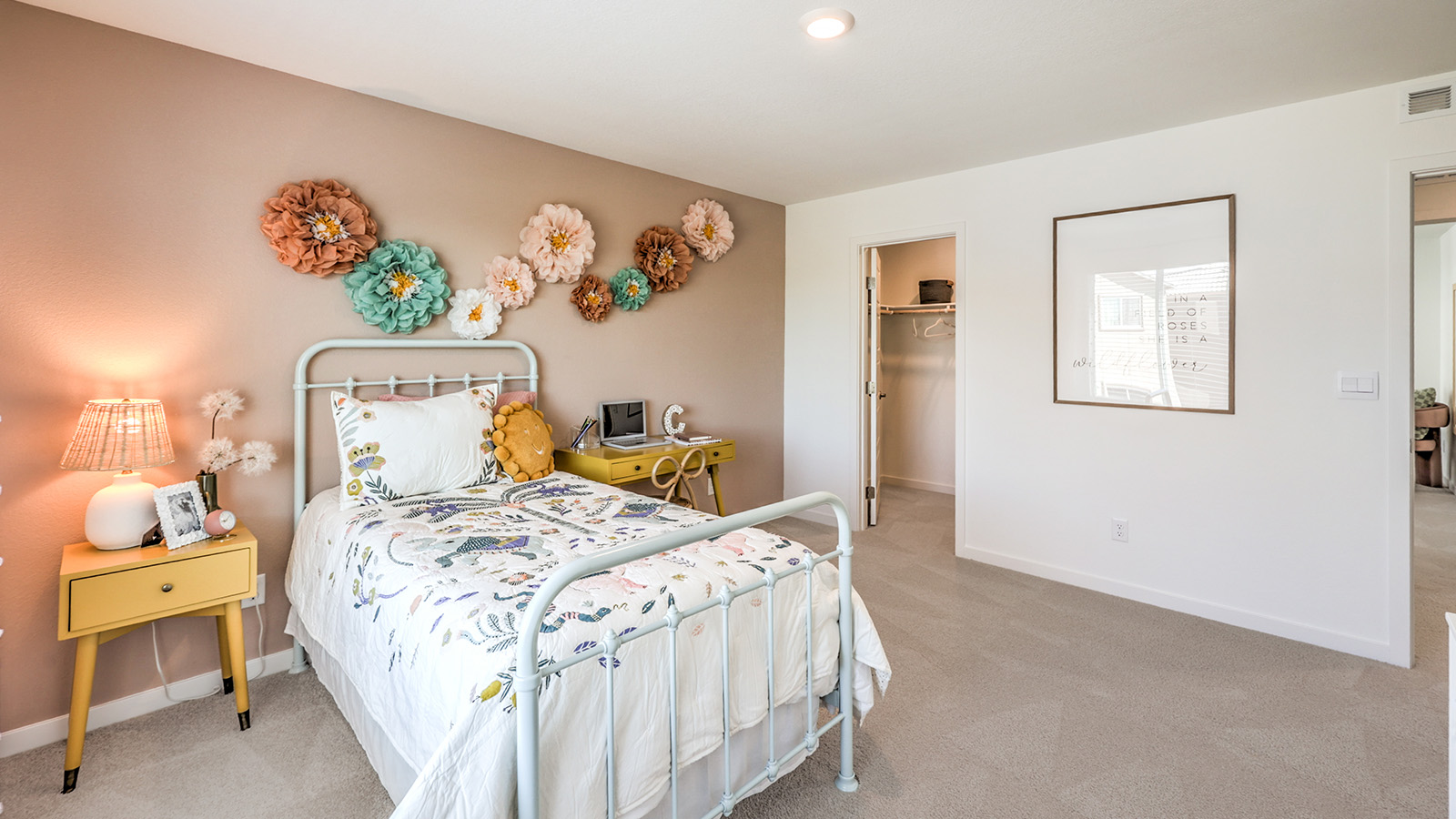 The Tropical Falls 3000 Model Third Bedroom with wall-to-wall carpet, a large window for natural light, and a spacious layout suitable for a child’s or guest room. The room features an accent wall and flexible space for sleeping, studying, or relaxing, offering comfort and functionality.